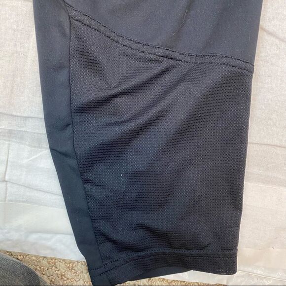 Ladies Under Armour Black Cropped Sports Pants M - Picture 11 of 13